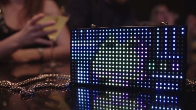 go to LED-Display: Diese Handtasche wird niemals langweilig!