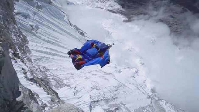 go to Alle sieben: Basejumper wagt höchste Sprünge der Welt